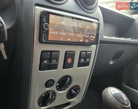 Дачія Logan 2012 у Києві на Automoto.ua Сірий Дачія Logan, об'ємом двигуна 1.6 л та пробігом 233 тис. км за 5700 $, фото 22 на Automoto.ua