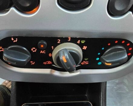 Сірий Дачія Logan, об'ємом двигуна 1.6 л та пробігом 103 тис. км за 5999 $, фото 6 на Automoto.ua