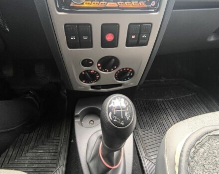 Сірий Дачія Logan, об'ємом двигуна 1.6 л та пробігом 221 тис. км за 4850 $, фото 8 на Automoto.ua