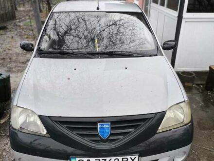 Серый Дачия Логан, объемом двигателя 1.4 л и пробегом 300 тыс. км за 3000 $, фото 1 на Automoto.ua