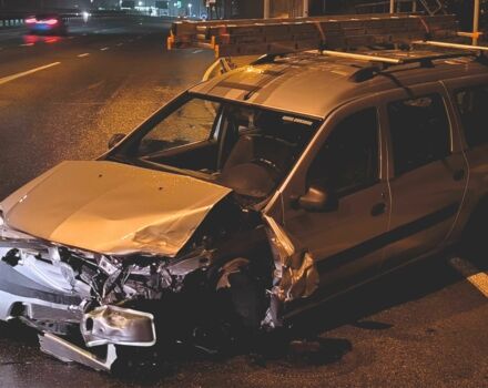 Серый Дачия Логан, объемом двигателя 1.6 л и пробегом 276 тыс. км за 2100 $, фото 1 на Automoto.ua