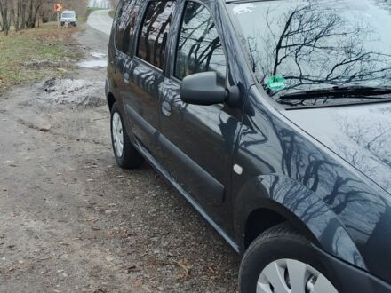 Серый Дачия Логан, объемом двигателя 1.6 л и пробегом 227 тыс. км за 4750 $, фото 1 на Automoto.ua