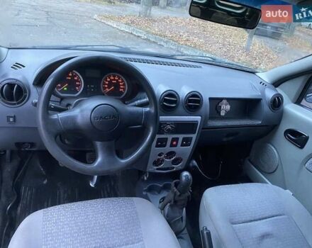 Синій Дачія Logan, об'ємом двигуна 1.6 л та пробігом 215 тис. км за 3900 $, фото 7 на Automoto.ua