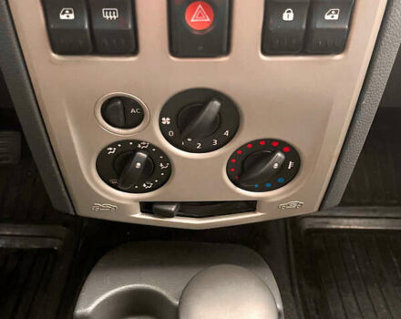 Синій Дачія Logan, об'ємом двигуна 1.4 л та пробігом 230 тис. км за 4100 $, фото 12 на Automoto.ua