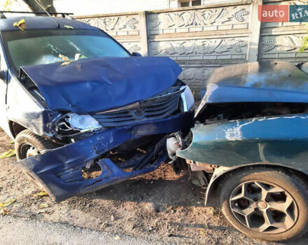 Дачия Логан 2009 в Киеве на Automoto.ua Синий Дачия Логан, объемом двигателя 1.6 л и пробегом 374 тыс. км за 2000 $, фото 1 на Automoto.ua