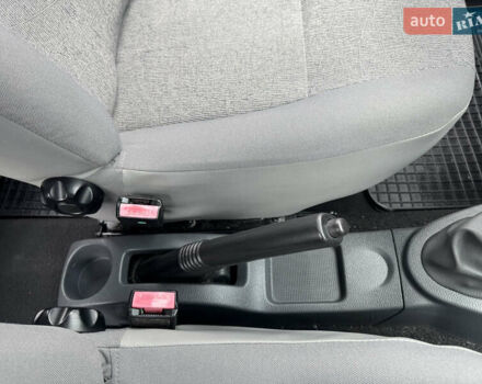 Дачія Logan 2009 у Рівному на Automoto.ua Синій Дачія Logan, об'ємом двигуна 0 л та пробігом 173 тис. км за 5490 $, фото 39 на Automoto.ua