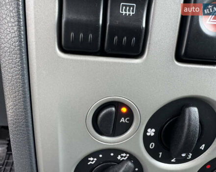 Дачія Logan 2009 у Рівному на Automoto.ua Синій Дачія Logan, об'ємом двигуна 0 л та пробігом 173 тис. км за 5490 $, фото 19 на Automoto.ua