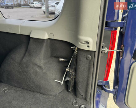 Дачія Logan 2009 у Рівному на Automoto.ua Синій Дачія Logan, об'ємом двигуна 0 л та пробігом 173 тис. км за 5490 $, фото 31 на Automoto.ua