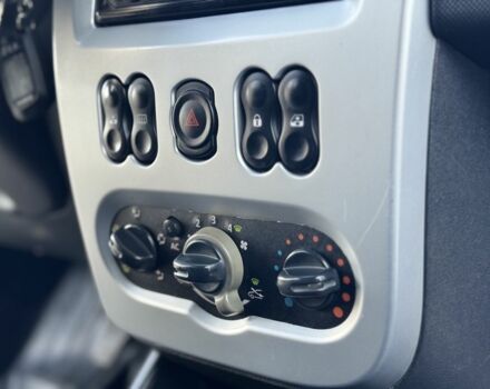 Дачія Logan 2009 у Дніпро (Дніпропетровську) на Automoto.ua Синій Дачія Logan, об'ємом двигуна 1.6 л та пробігом 197 тис. км за 6300 $, фото 15 на Automoto.ua