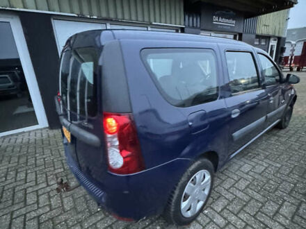 Синий Дачия Логан, объемом двигателя 1.6 л и пробегом 260 тыс. км за 4550 $, фото 1 на Automoto.ua