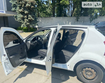 Білий Дачія Sandero, об'ємом двигуна 1.4 л та пробігом 297 тис. км за 3200 $, фото 8 на Automoto.ua