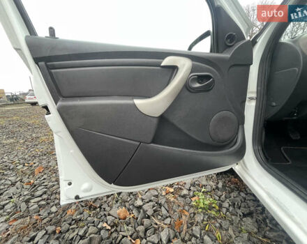 Белый Дачия Сандеро, объемом двигателя 1.2 л и пробегом 184 тыс. км за 4400 $, фото 16 на Automoto.ua