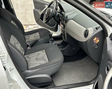 Белый Дачия Сандеро, объемом двигателя 1.2 л и пробегом 187 тыс. км за 4200 $, фото 37 на Automoto.ua