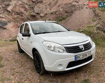 Білий Дачія Sandero, об'ємом двигуна 1.39 л та пробігом 225 тис. км за 3200 $, фото 1 на Automoto.ua
