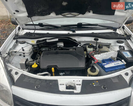 Белый Дачия Сандеро, объемом двигателя 1.2 л и пробегом 184 тыс. км за 4400 $, фото 32 на Automoto.ua