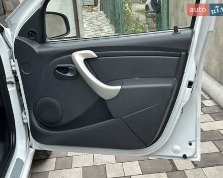 Белый Дачия Сандеро, объемом двигателя 1.2 л и пробегом 187 тыс. км за 4200 $, фото 36 на Automoto.ua