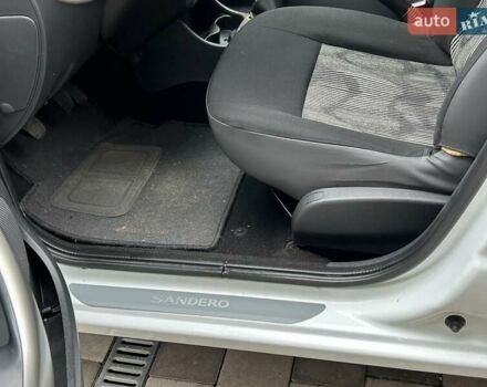 Белый Дачия Сандеро, объемом двигателя 1.2 л и пробегом 187 тыс. км за 4200 $, фото 13 на Automoto.ua