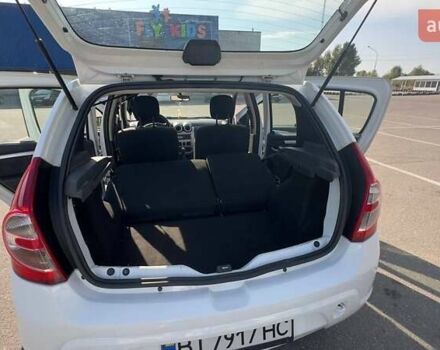Білий Дачія Sandero, об'ємом двигуна 1.4 л та пробігом 140 тис. км за 4200 $, фото 5 на Automoto.ua