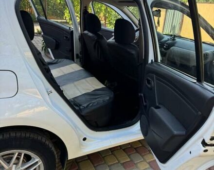 Білий Дачія Sandero, об'ємом двигуна 1.15 л та пробігом 194 тис. км за 3700 $, фото 6 на Automoto.ua