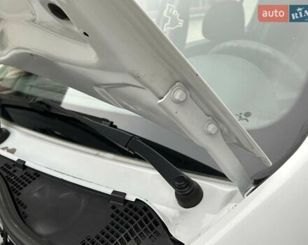 Белый Дачия Сандеро, объемом двигателя 1.2 л и пробегом 187 тыс. км за 4200 $, фото 46 на Automoto.ua