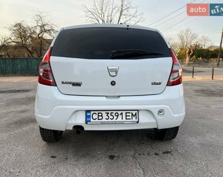 Белый Дачия Сандеро, объемом двигателя 1.2 л и пробегом 240 тыс. км за 4400 $, фото 4 на Automoto.ua