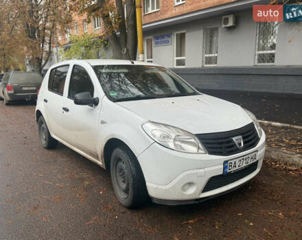 Белый Дачия Сандеро, объемом двигателя 1.39 л и пробегом 220 тыс. км за 4500 $, фото 1 на Automoto.ua
