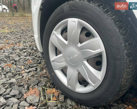 Белый Дачия Сандеро, объемом двигателя 1.2 л и пробегом 184 тыс. км за 4400 $, фото 11 на Automoto.ua