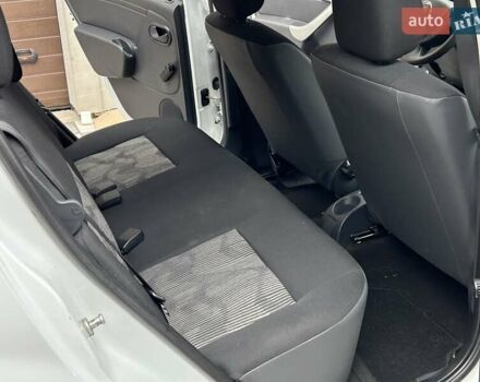 Белый Дачия Сандеро, объемом двигателя 1.2 л и пробегом 187 тыс. км за 4200 $, фото 35 на Automoto.ua