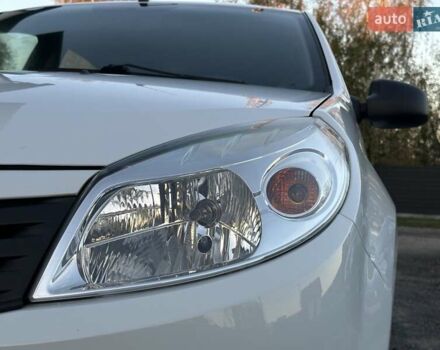 Дачия Сандеро 2009 в Любешов на Automoto.ua Белый Дачия Сандеро, объемом двигателя 1.4 л и пробегом 107 тыс. км за 4550 $, фото 17 на Automoto.ua
