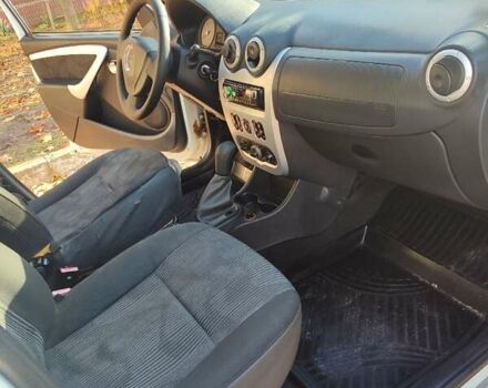 Дачия Сандеро 2009 в Днепре (Днепропетровске) на Automoto.ua Белый Дачия Сандеро, объемом двигателя 1.39 л и пробегом 275 тыс. км за 3700 $, фото 13 на Automoto.ua