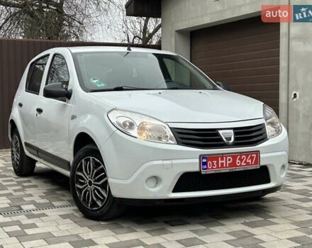 Белый Дачия Сандеро, объемом двигателя 1.2 л и пробегом 187 тыс. км за 4200 $, фото 1 на Automoto.ua