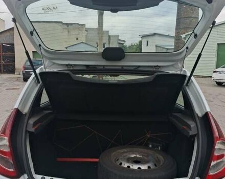 Білий Дачія Sandero, об'ємом двигуна 1.4 л та пробігом 227 тис. км за 3700 $, фото 3 на Automoto.ua