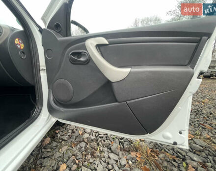 Белый Дачия Сандеро, объемом двигателя 1.2 л и пробегом 184 тыс. км за 4400 $, фото 24 на Automoto.ua