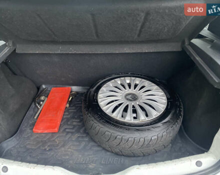 Білий Дачія Sandero, об'ємом двигуна 1.15 л та пробігом 186 тис. км за 3250 $, фото 19 на Automoto.ua