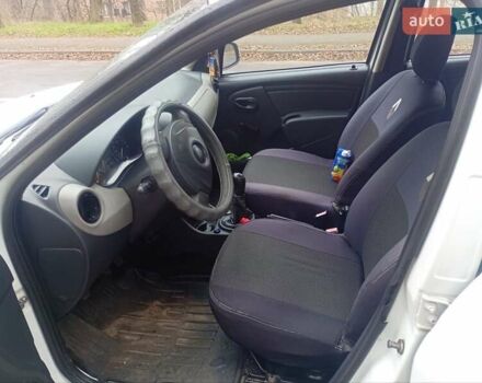 Білий Дачія Sandero, об'ємом двигуна 1.15 л та пробігом 275 тис. км за 3350 $, фото 9 на Automoto.ua