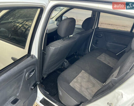 Білий Дачія Sandero, об'ємом двигуна 1.39 л та пробігом 450 тис. км за 1299 $, фото 9 на Automoto.ua