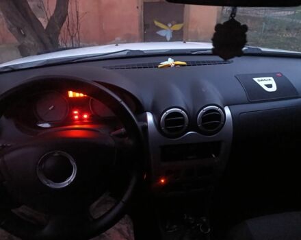 Белый Дачия Сандеро, объемом двигателя 1.1 л и пробегом 230 тыс. км за 4300 $, фото 7 на Automoto.ua