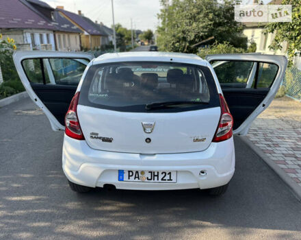 Білий Дачія Sandero, об'ємом двигуна 1.2 л та пробігом 170 тис. км за 4400 $, фото 9 на Automoto.ua