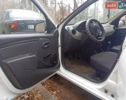 Білий Дачія Sandero, об'ємом двигуна 1.15 л та пробігом 275 тис. км за 3350 $, фото 8 на Automoto.ua