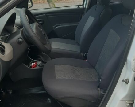 Белый Дачия Сандеро, объемом двигателя 1.4 л и пробегом 336 тыс. км за 2700 $, фото 14 на Automoto.ua