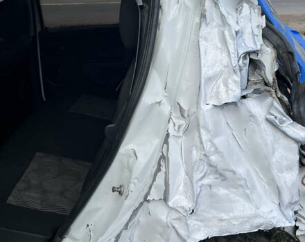 Білий Дачія Sandero, об'ємом двигуна 1.39 л та пробігом 450 тис. км за 1299 $, фото 8 на Automoto.ua