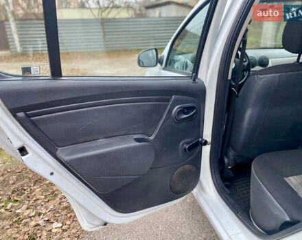Білий Дачія Sandero, об'ємом двигуна 1.15 л та пробігом 186 тис. км за 3250 $, фото 11 на Automoto.ua