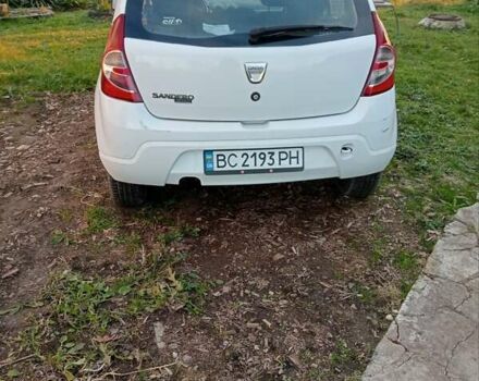 Белый Дачия Сандеро, объемом двигателя 1.2 л и пробегом 230 тыс. км за 3700 $, фото 2 на Automoto.ua