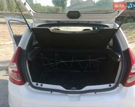 Белый Дачия Сандеро, объемом двигателя 1.2 л и пробегом 178 тыс. км за 4600 $, фото 6 на Automoto.ua