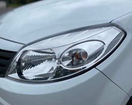 Белый Дачия Сандеро, объемом двигателя 1.4 л и пробегом 255 тыс. км за 4200 $, фото 1 на Automoto.ua