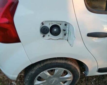 Белый Дачия Сандеро, объемом двигателя 1.2 л и пробегом 230 тыс. км за 3700 $, фото 4 на Automoto.ua