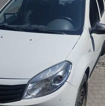 Белый Дачия Сандеро, объемом двигателя 1.46 л и пробегом 197 тыс. км за 5000 $, фото 1 на Automoto.ua