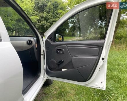 Білий Дачія Sandero, об'ємом двигуна 1.15 л та пробігом 157 тис. км за 4000 $, фото 12 на Automoto.ua