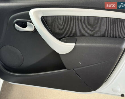 Белый Дачия Сандеро, объемом двигателя 1.6 л и пробегом 160 тыс. км за 5900 $, фото 14 на Automoto.ua