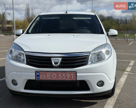 Белый Дачия Сандеро, объемом двигателя 1.6 л и пробегом 160 тыс. км за 5900 $, фото 2 на Automoto.ua